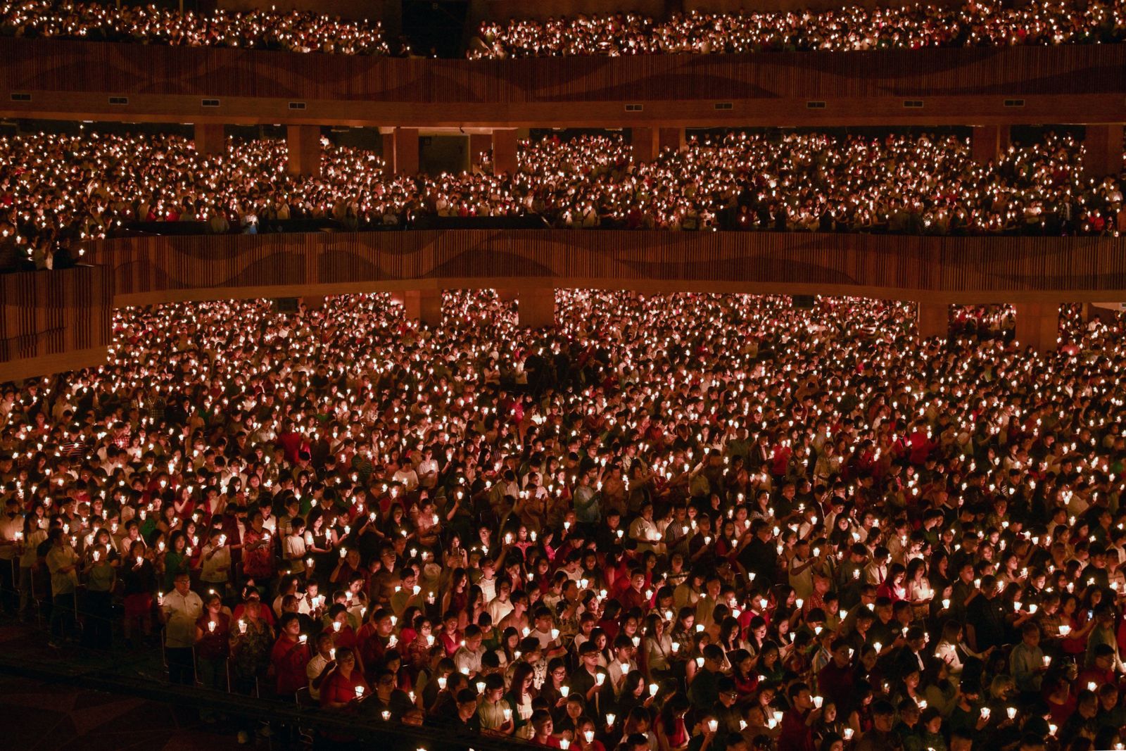 Pope urges Russia, Ukraine dialogue in Christmas blessing